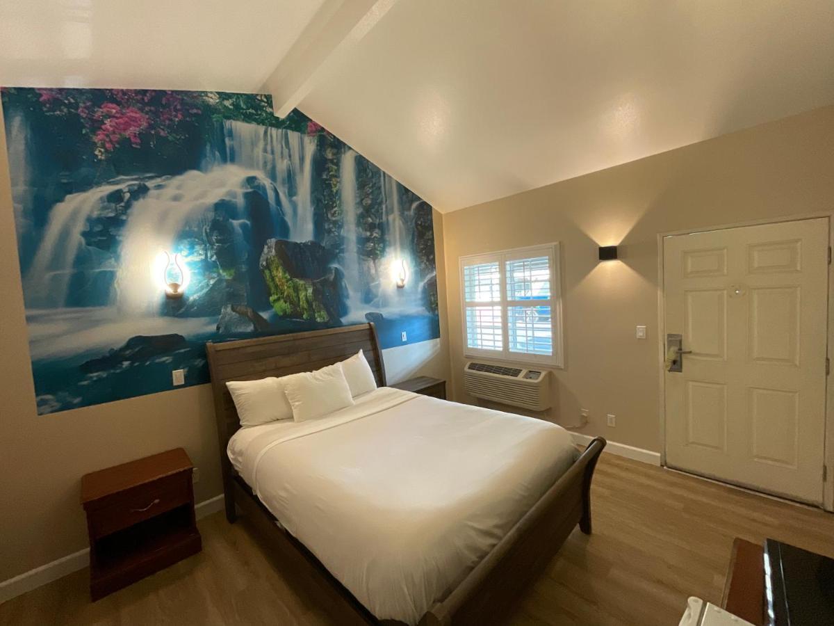 Escondido Inn Экстерьер фото