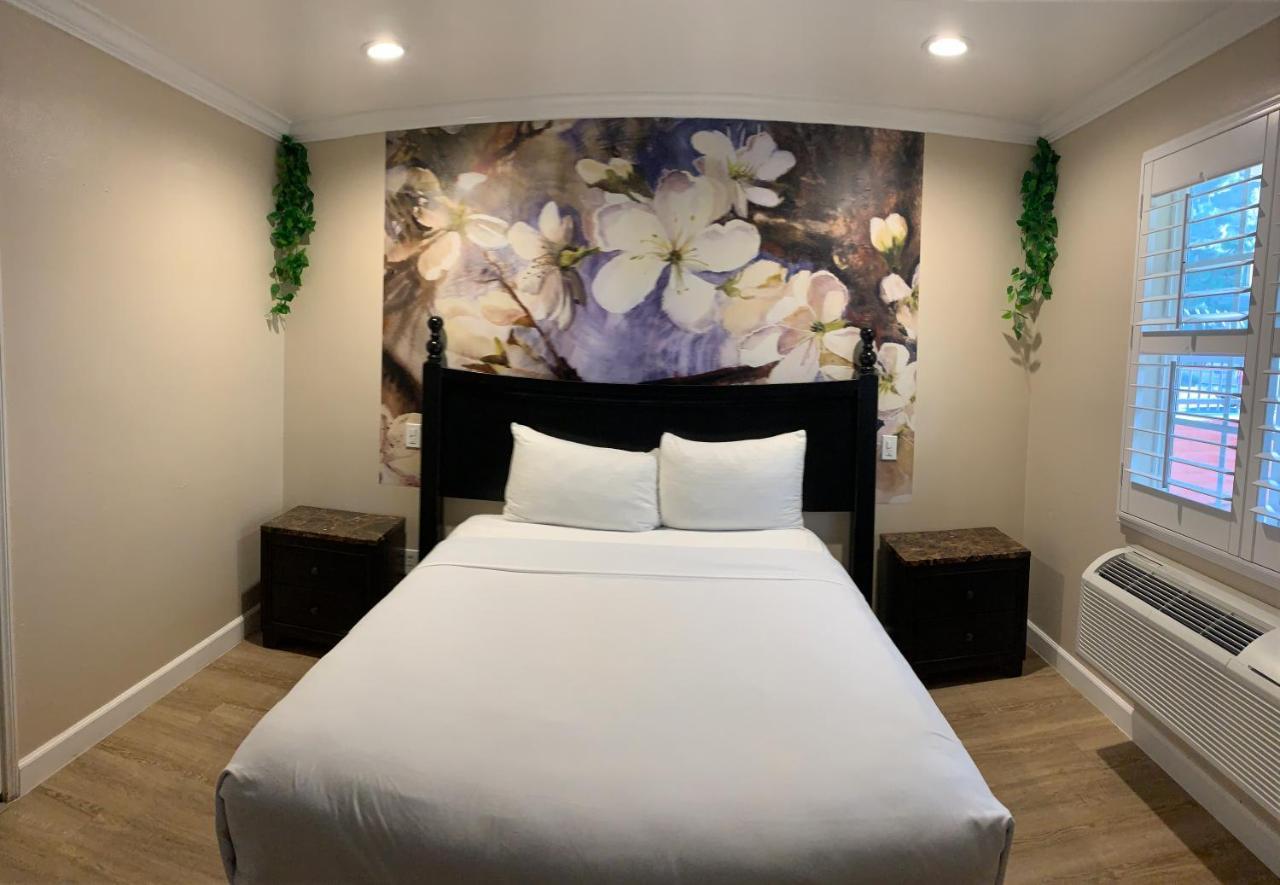Escondido Inn Экстерьер фото