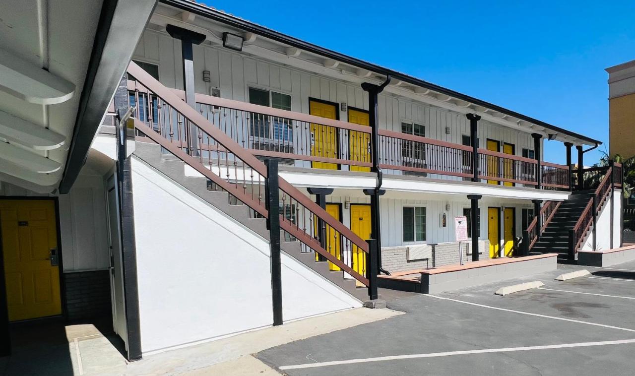 Escondido Inn Экстерьер фото