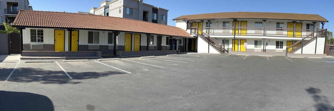 Escondido Inn Экстерьер фото