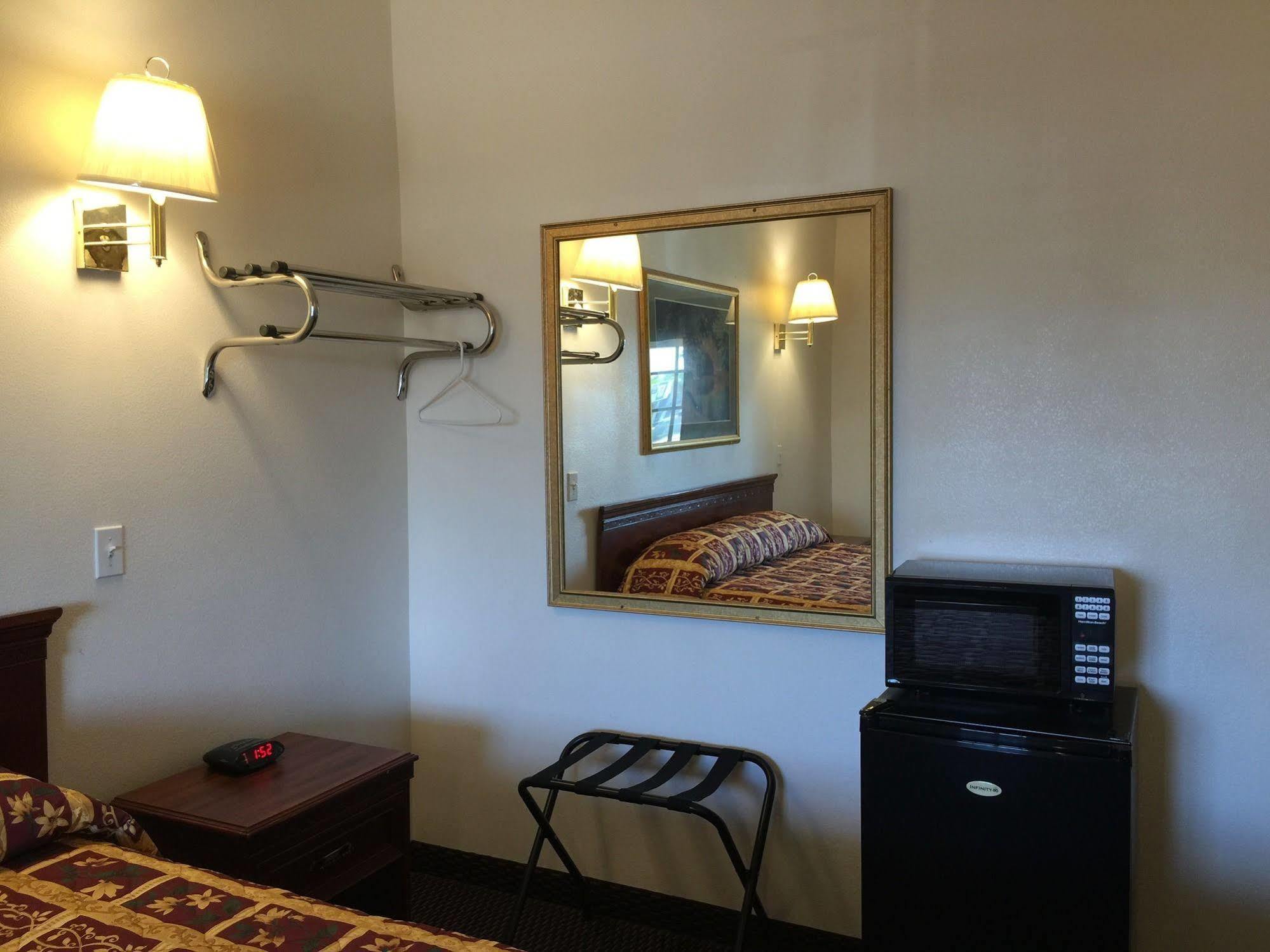 Escondido Inn Экстерьер фото