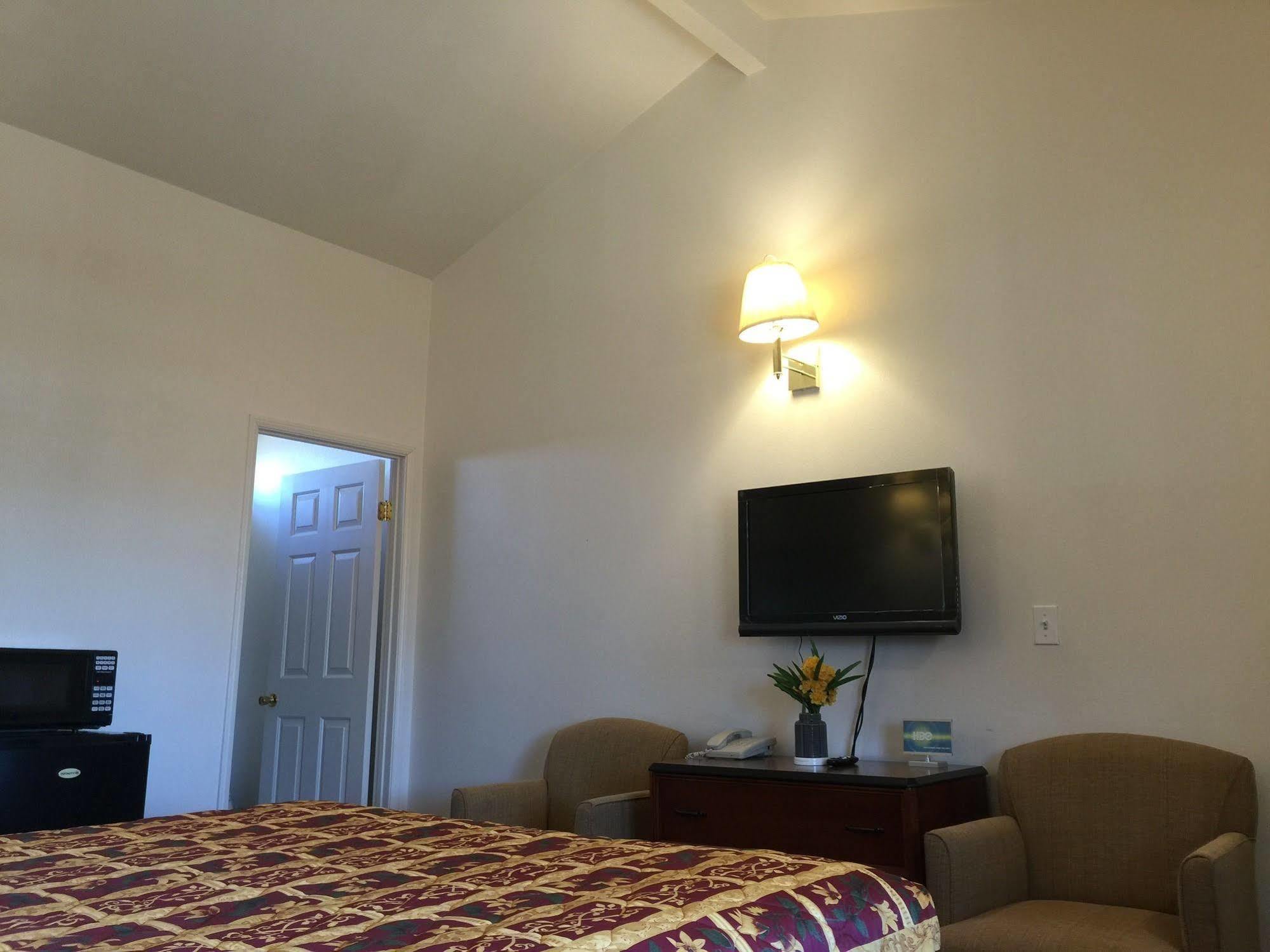 Escondido Inn Экстерьер фото