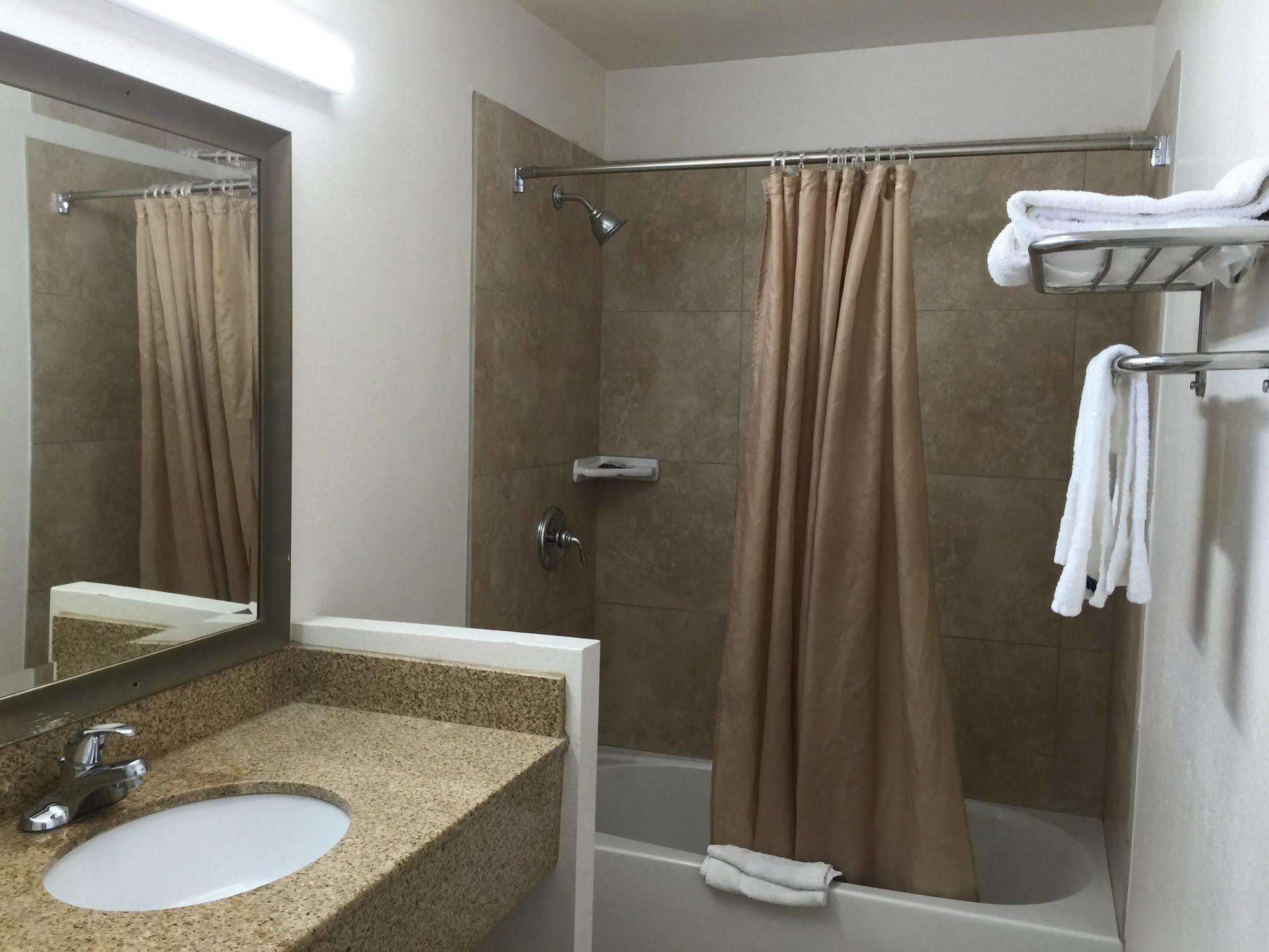 Escondido Inn Экстерьер фото